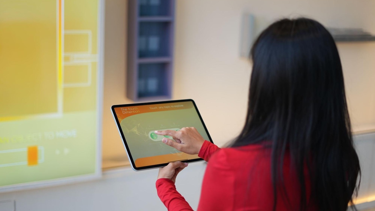 iPad-controlled Fourth Dimension material experience